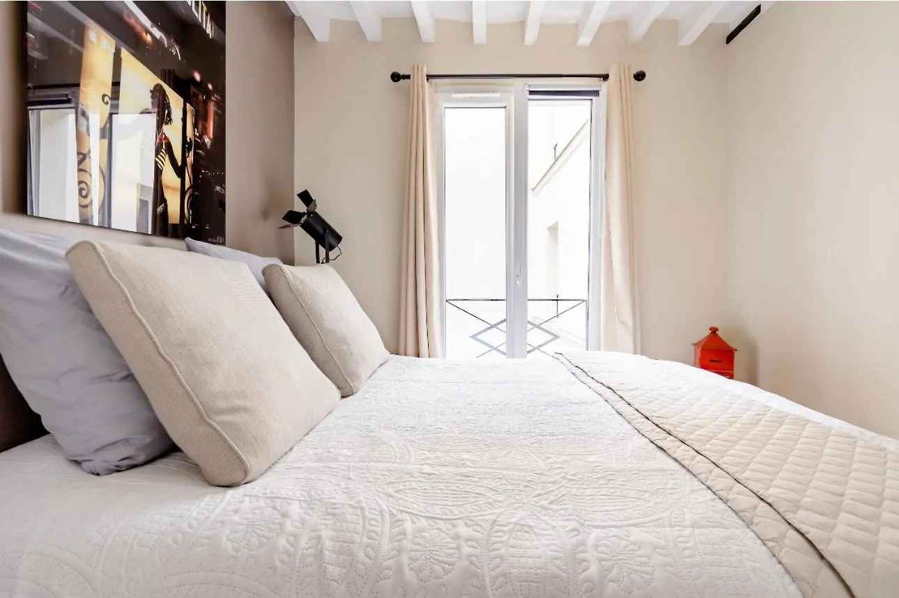 Stylish Place In Prime Location Paris Fransa