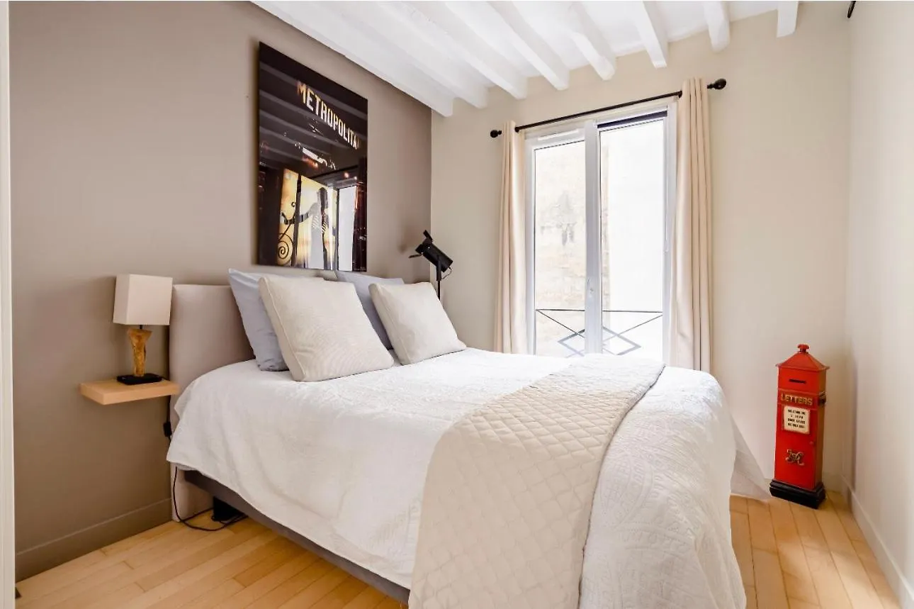 Проживание в семье Stylish Place In Prime Location Париж