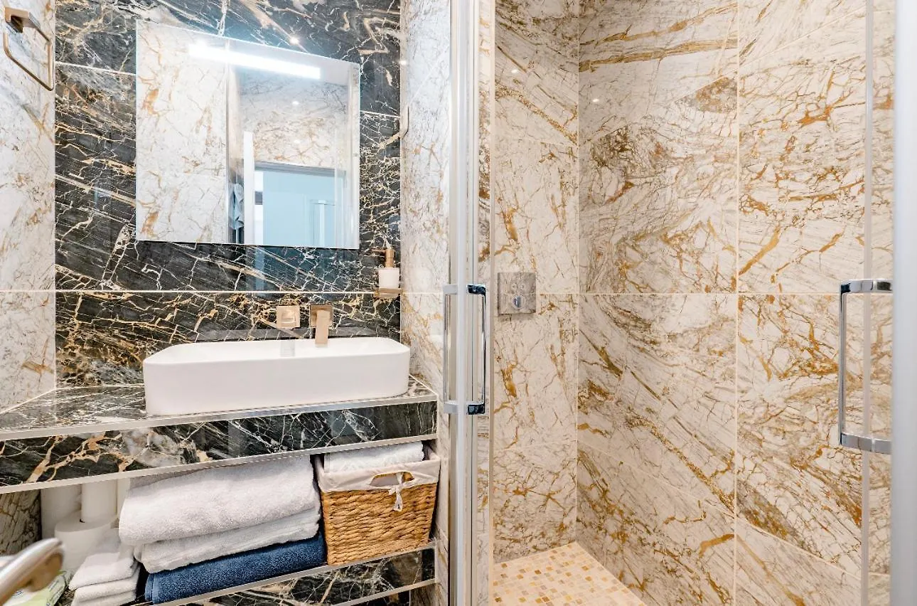 Проживание в семье Stylish Place In Prime Location Париж
